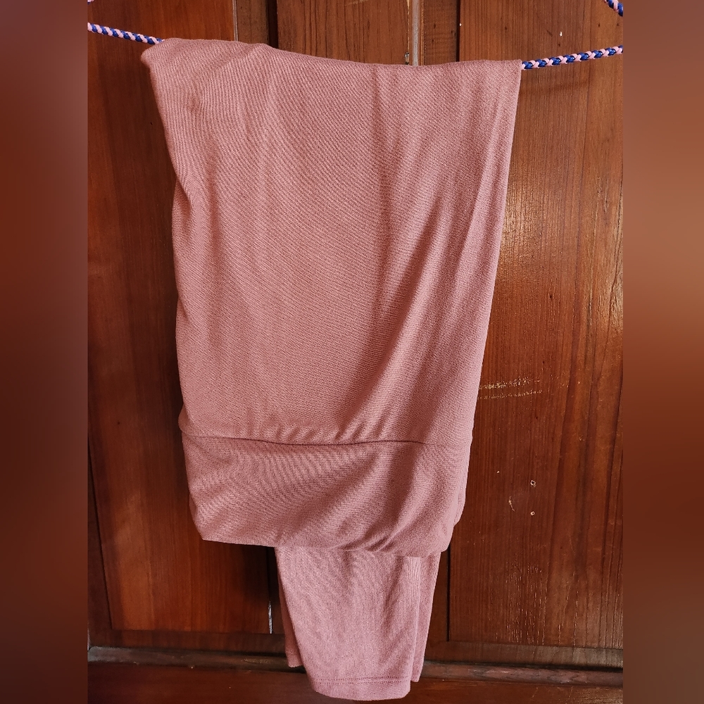Feathers Maternity Size XL Pants